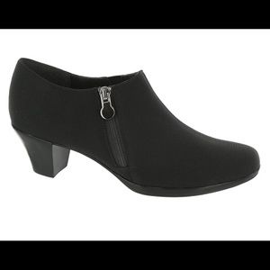Munro Taylor - Black Stretch Booties 6M